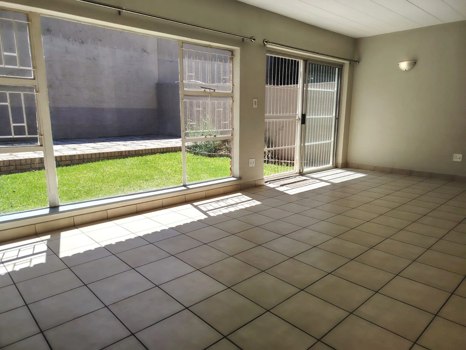 Fabulously Renovated, Spacious and Light-Filled Town House in Sought-After Small Complex.
