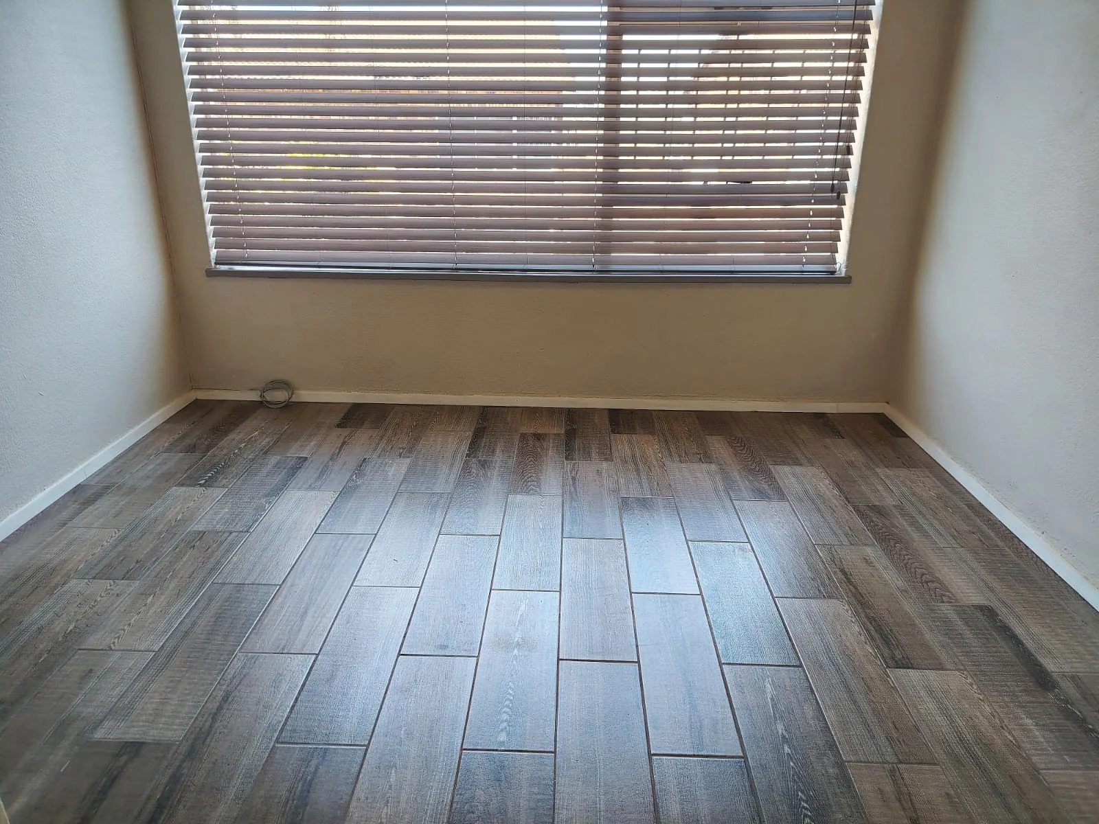 Fabulously Renovated, Spacious and Light-Filled Town House in Sought-After Small Complex.