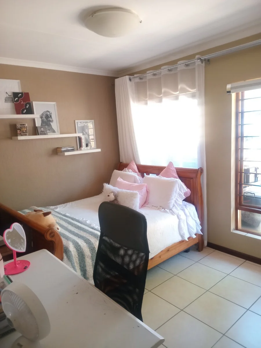 A lovely 3 bed 2 bath house in Erand Gardens, Midrand