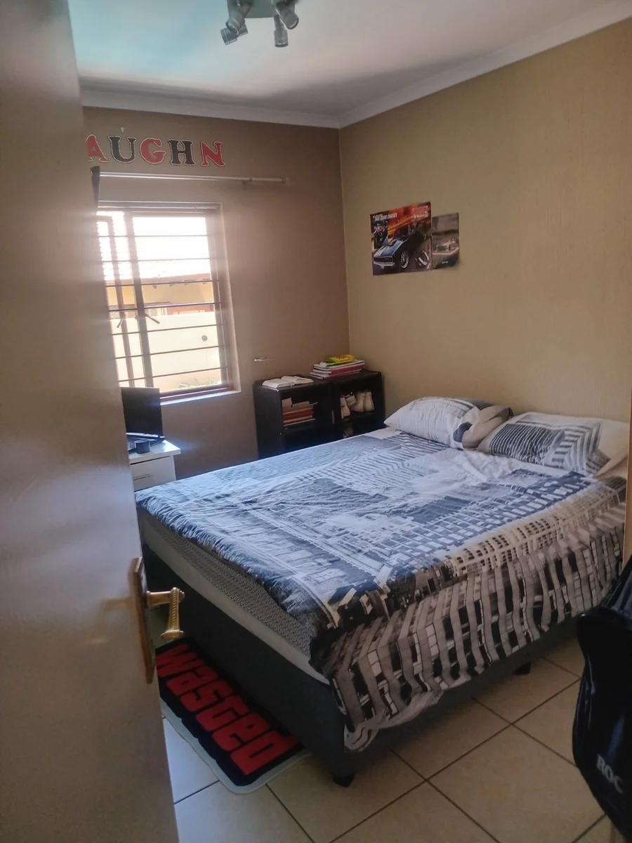 A lovely 3 bed 2 bath house in Erand Gardens, Midrand
