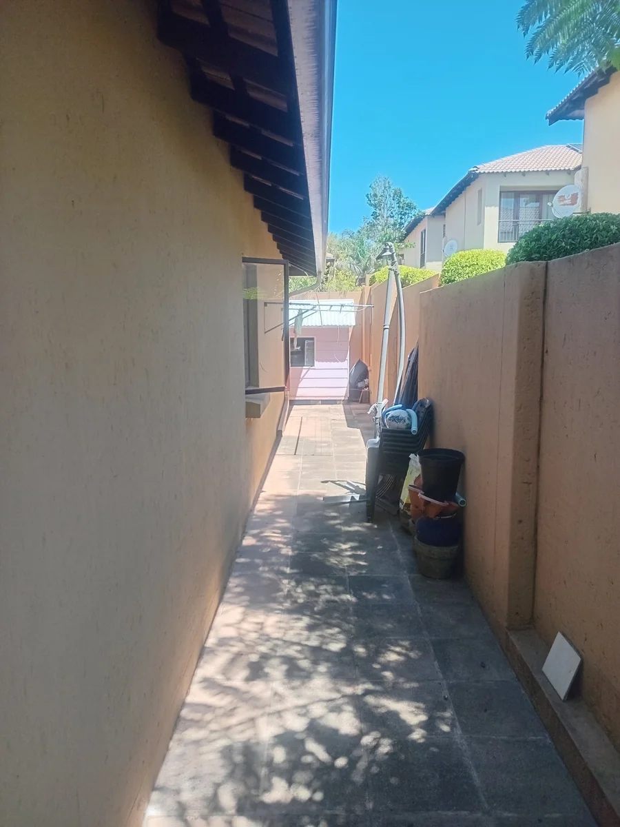 A lovely 3 bed 2 bath house in Erand Gardens, Midrand