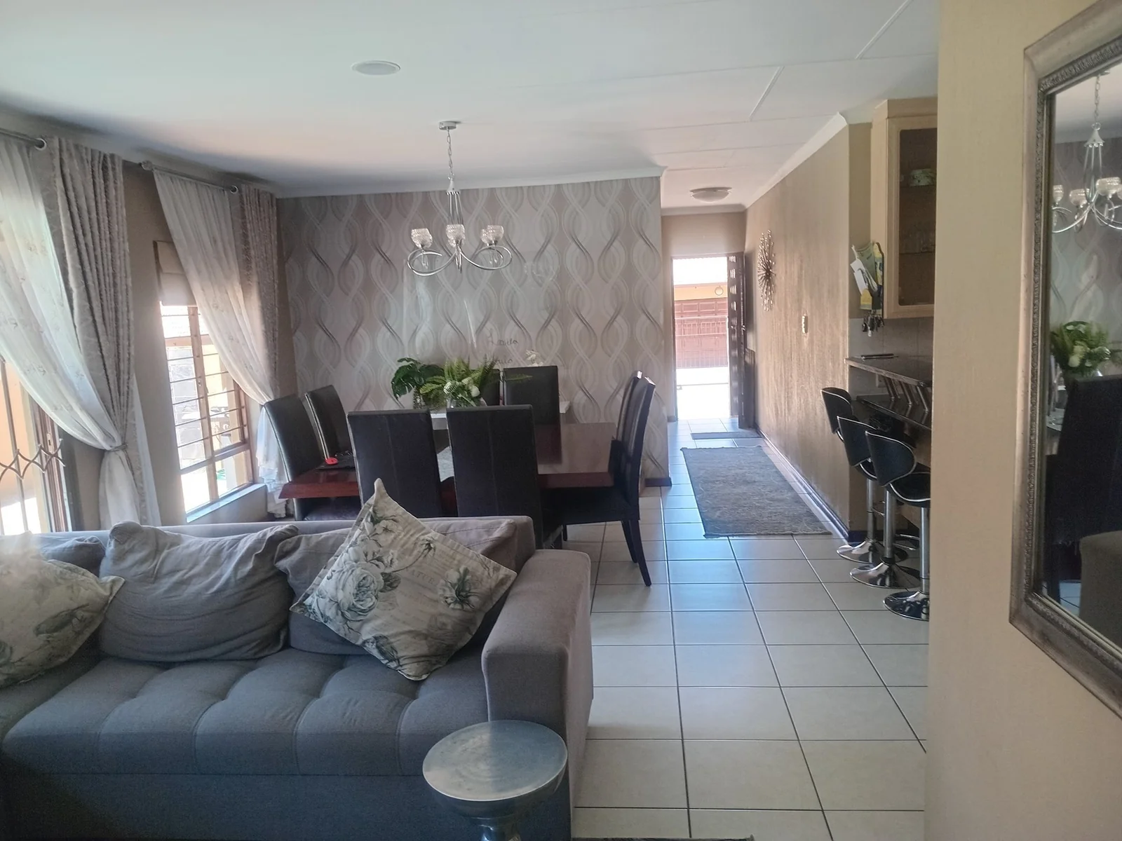 A lovely 3 bed 2 bath house in Erand Gardens, Midrand