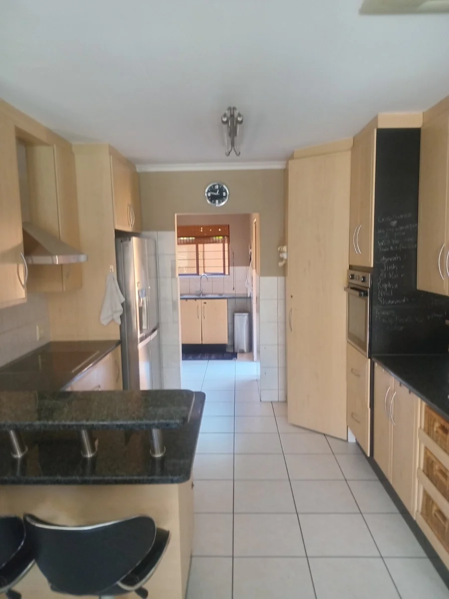 A lovely 3 bed 2 bath house in Erand Gardens, Midrand