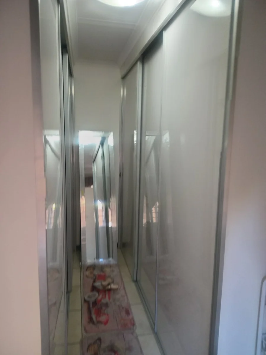 A lovely 3 bed 2 bath house in Erand Gardens, Midrand