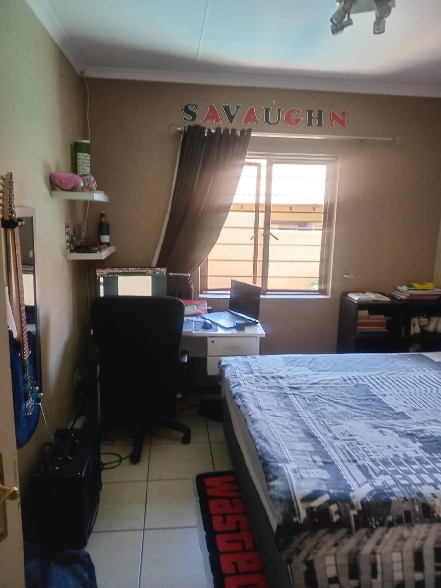 A lovely 3 bed 2 bath house in Erand Gardens, Midrand