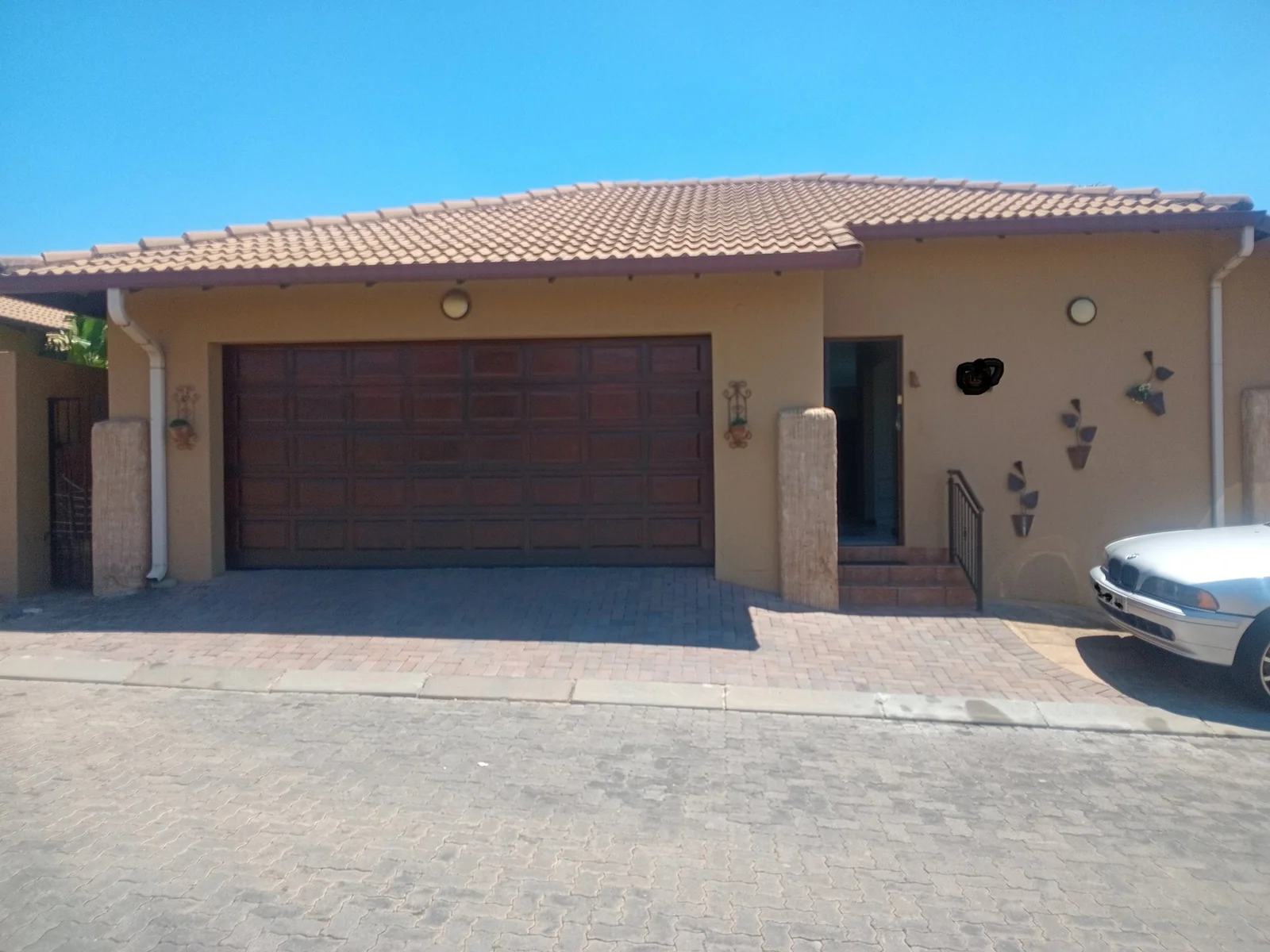 A lovely 3 bed 2 bath house in Erand Gardens, Midrand