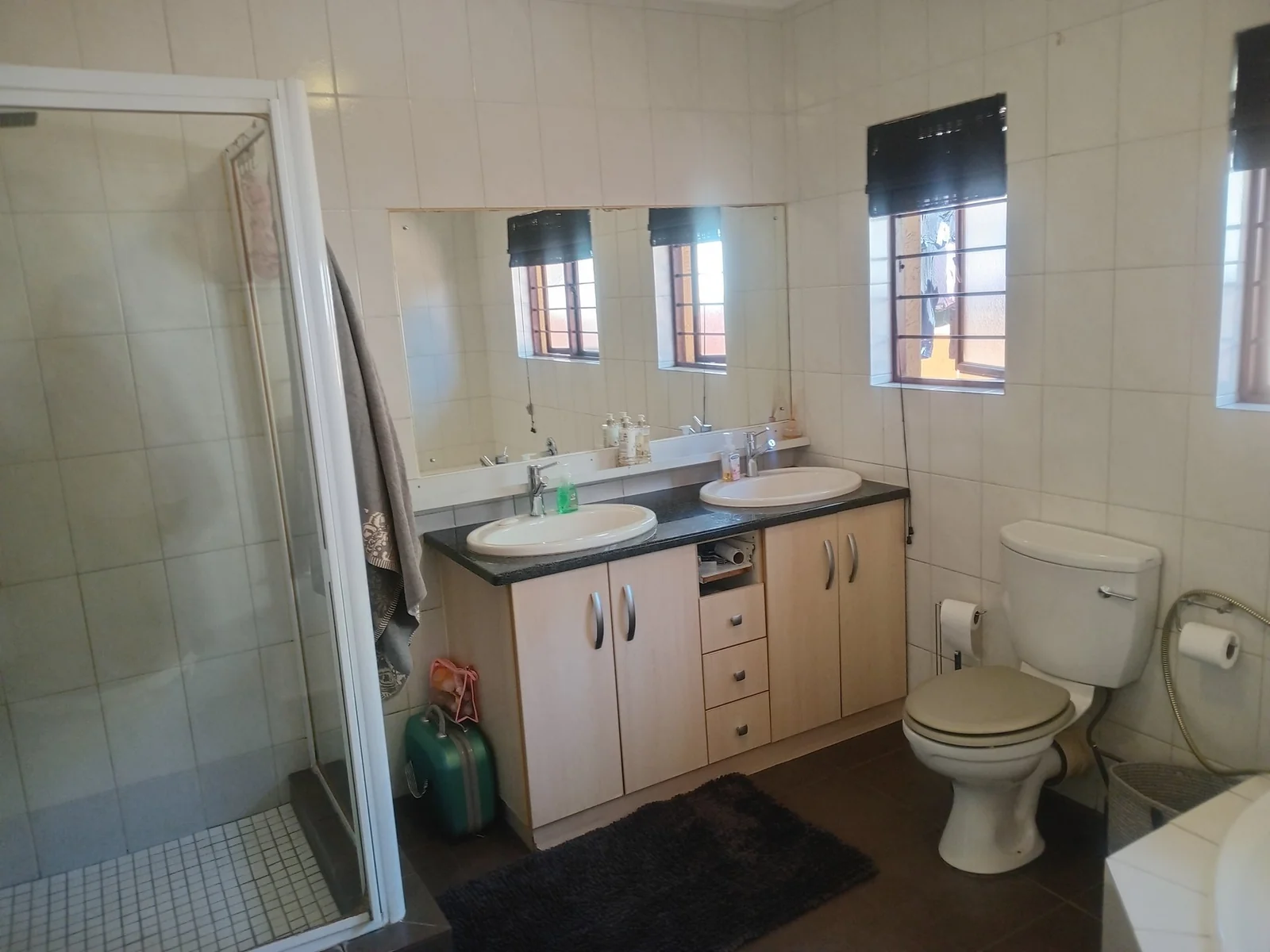 A lovely 3 bed 2 bath house in Erand Gardens, Midrand