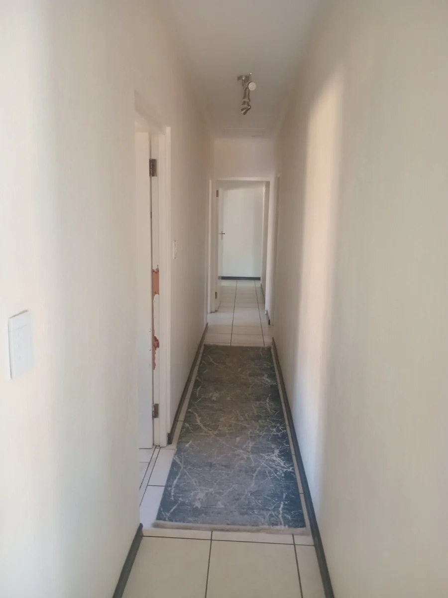 A lovely 3 bed 2 bath house in Erand Gardens, Midrand