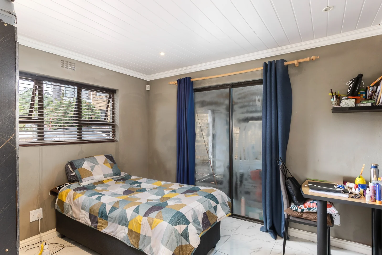 8-Bedroom House with Outside Flatlet