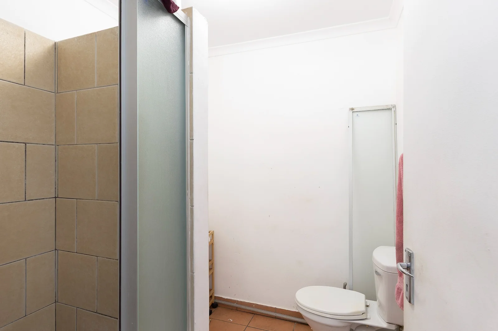 8-Bedroom House with Outside Flatlet