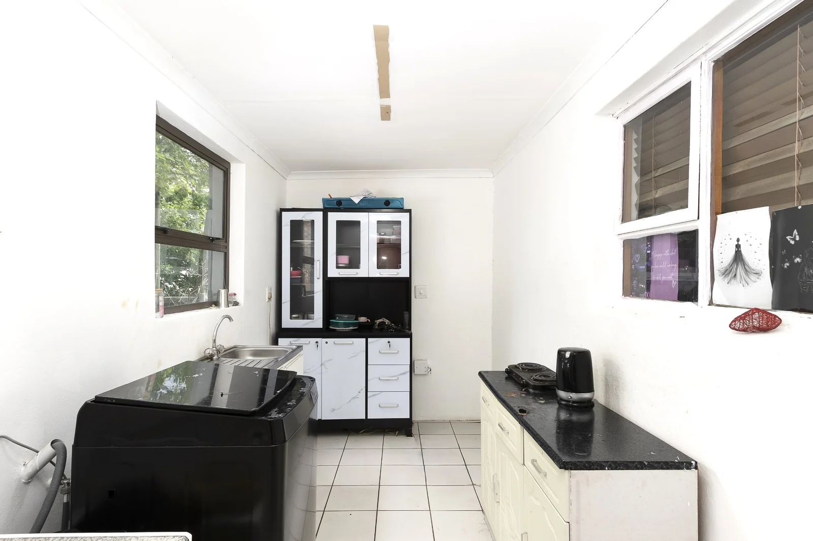 8-Bedroom House with Outside Flatlet