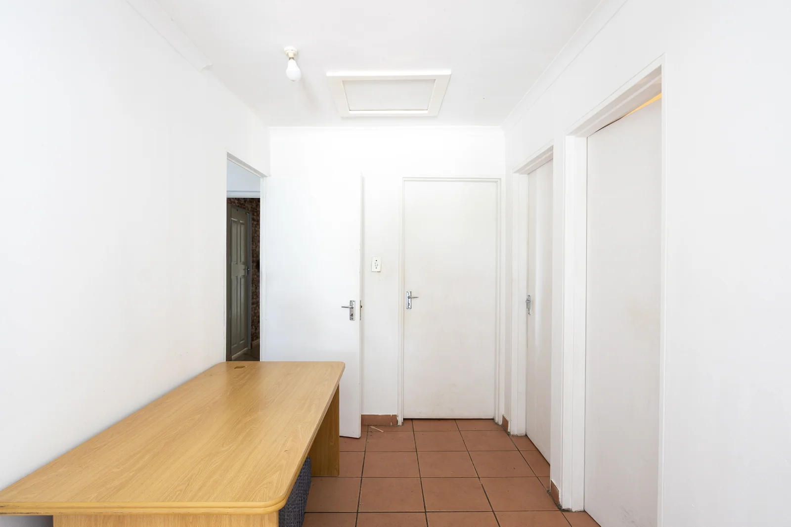 8-Bedroom House with Outside Flatlet