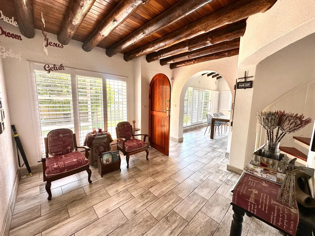 A BIG YARD, BOOM-GATED SECURITY & THE EXTRAS EVERY FAMILY WANTS!