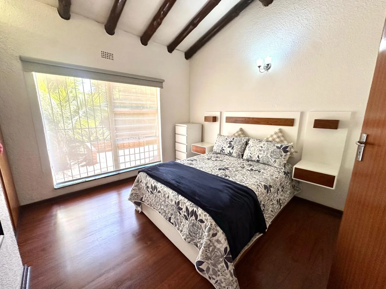 A BIG YARD, BOOM-GATED SECURITY & THE EXTRAS EVERY FAMILY WANTS!