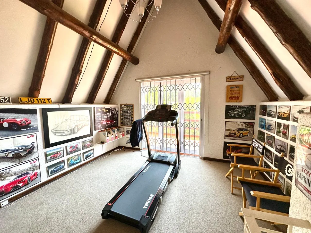 A BIG YARD, BOOM-GATED SECURITY & THE EXTRAS EVERY FAMILY WANTS!