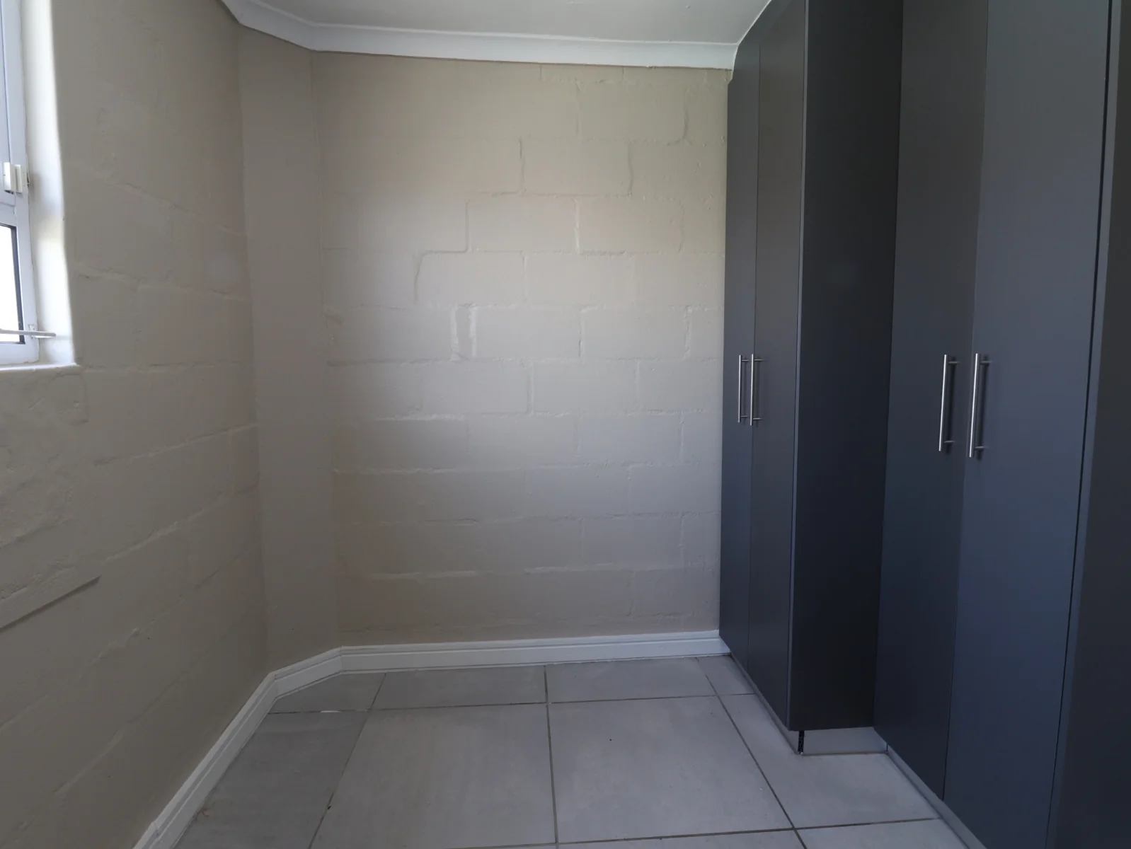 Compact 2-Bedroom Home, Open Parking and Yard