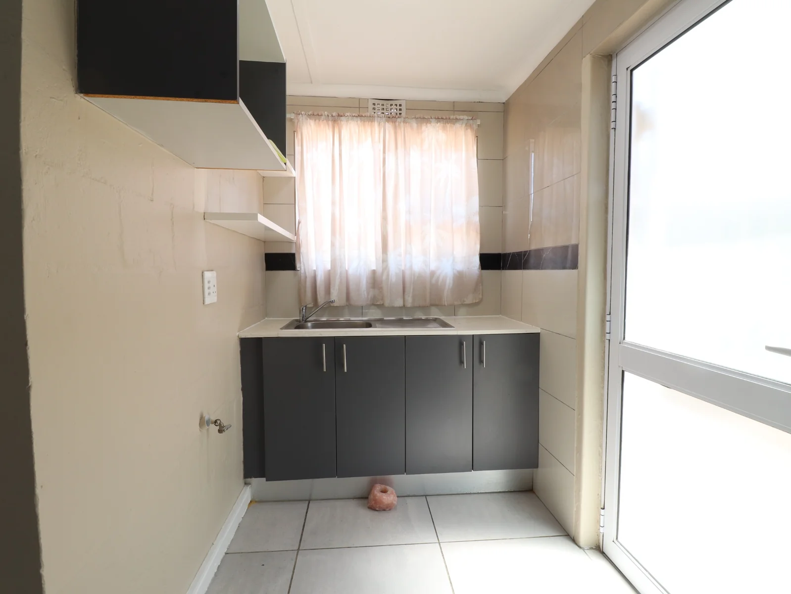 Compact 2-Bedroom Home, Open Parking and Yard