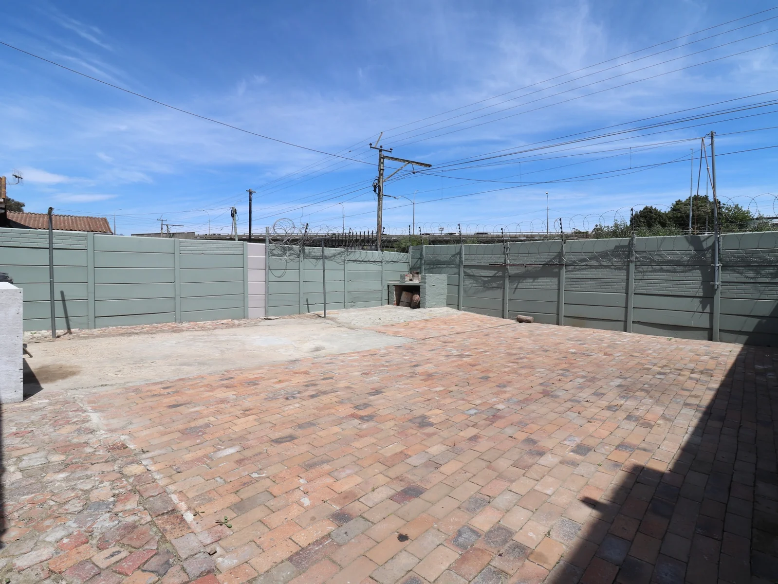 Compact 2-Bedroom Home, Open Parking and Yard