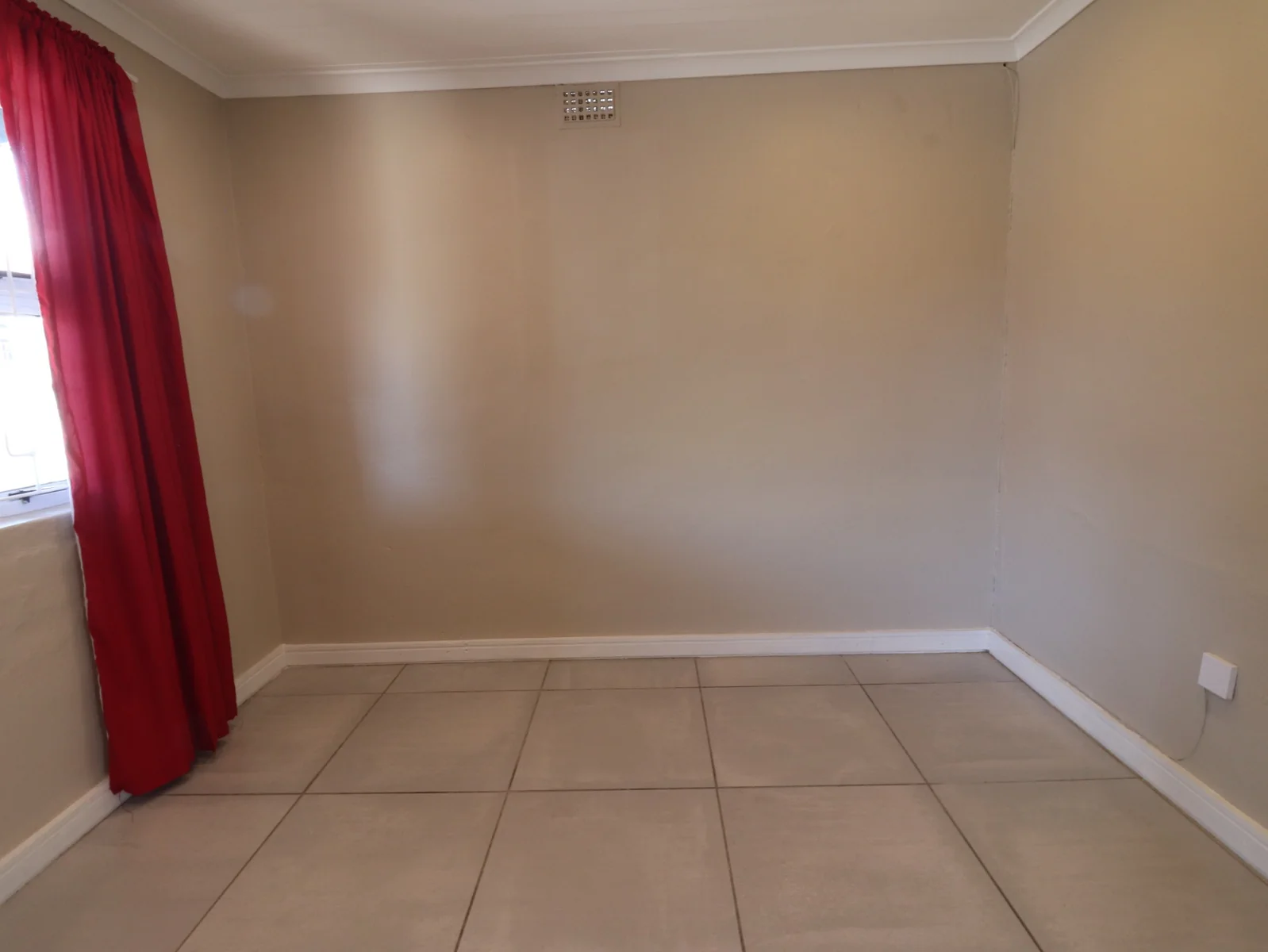 Compact 2-Bedroom Home, Open Parking and Yard
