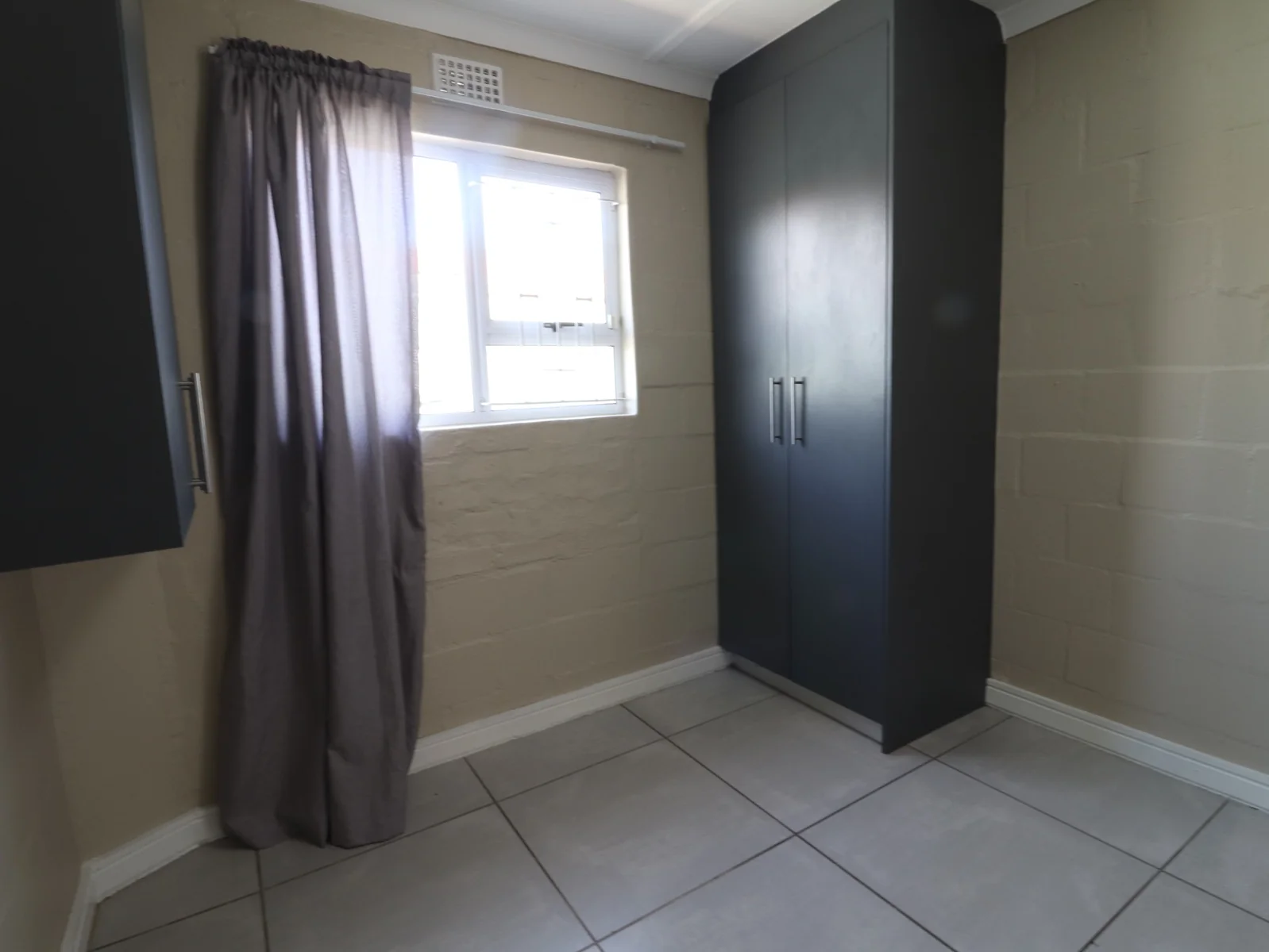 Compact 2-Bedroom Home, Open Parking and Yard