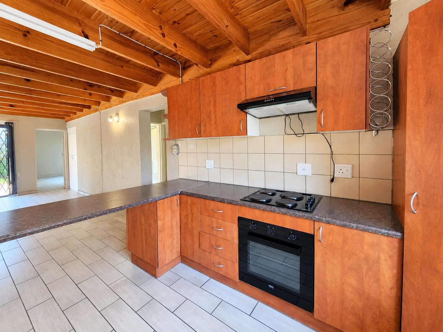 SPACIOUS 4-BEDROOM CLUSTER WITH SOLAR & DOUBLE GARAGE – BROADHURST ESTATE, POMONA