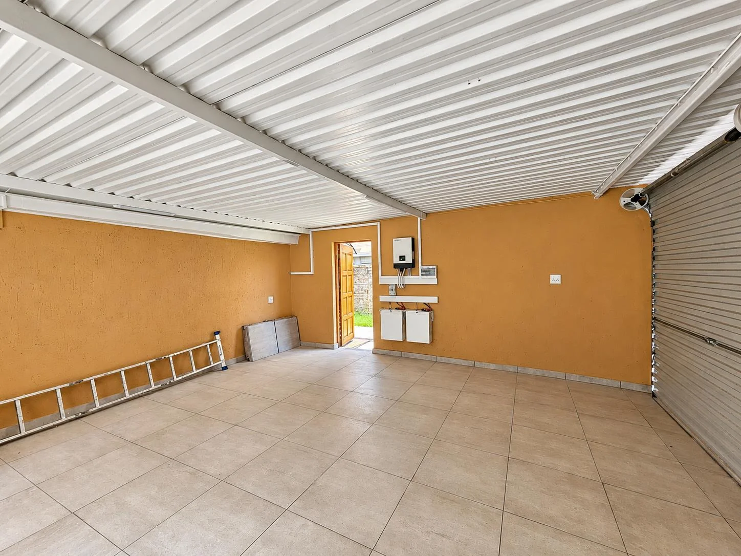 SPACIOUS 4-BEDROOM CLUSTER WITH SOLAR & DOUBLE GARAGE – BROADHURST ESTATE, POMONA