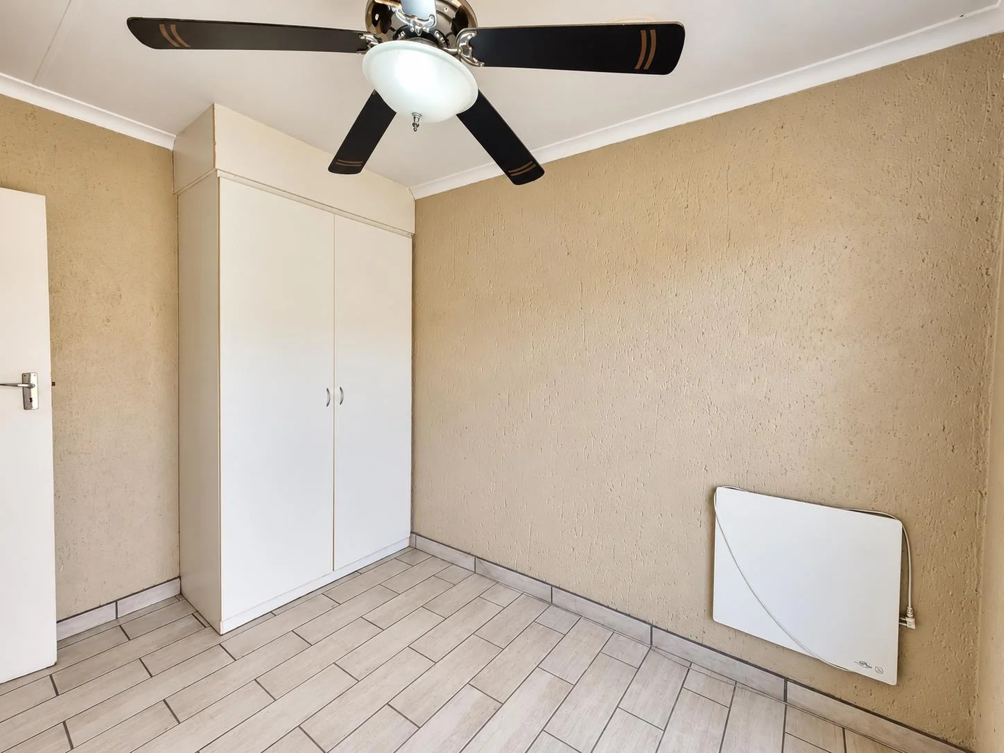 SPACIOUS 4-BEDROOM CLUSTER WITH SOLAR & DOUBLE GARAGE – BROADHURST ESTATE, POMONA