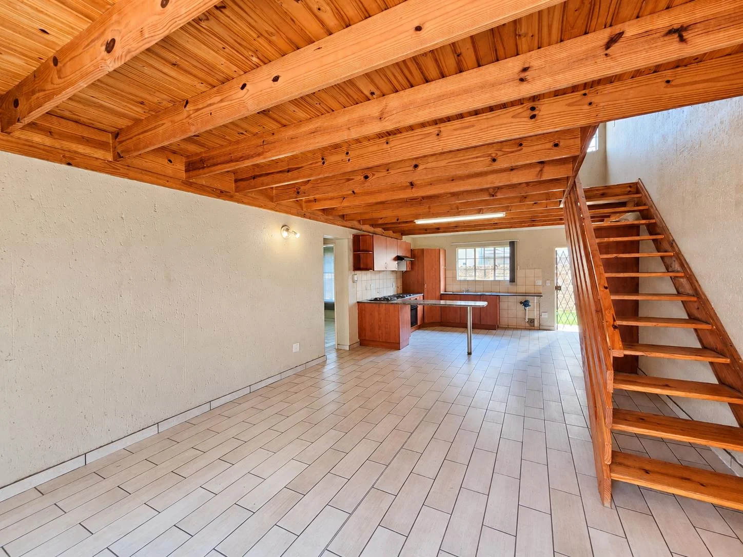 SPACIOUS 4-BEDROOM CLUSTER WITH SOLAR & DOUBLE GARAGE – BROADHURST ESTATE, POMONA
