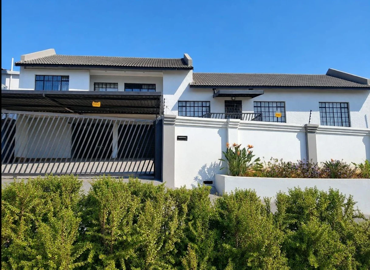Spacious 4 bedroom house For Sale in Cashan