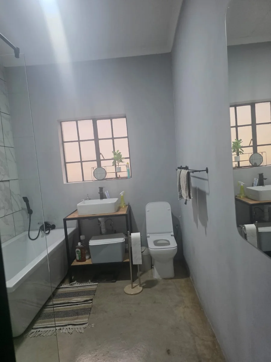 Spacious 4 bedroom house For Sale in Cashan