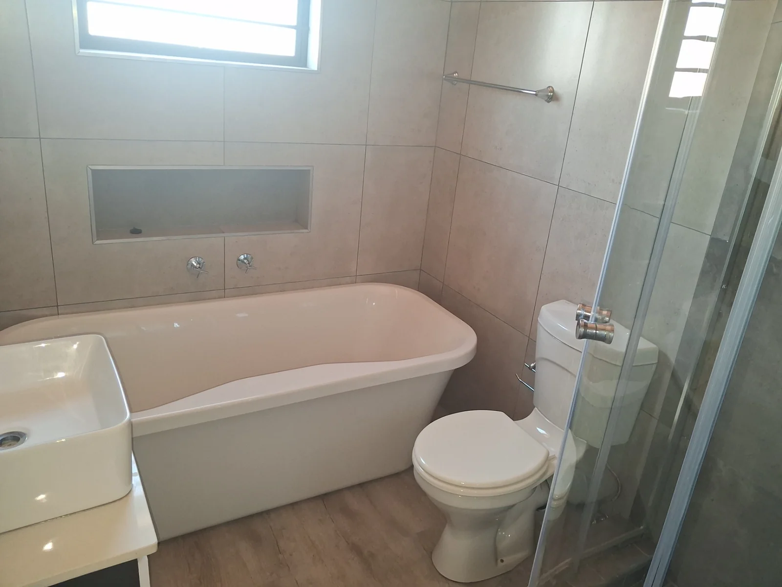 STUNNING BRAND NEW MODERN APARTMENT 4 SALE IN MONTANA!!!!!