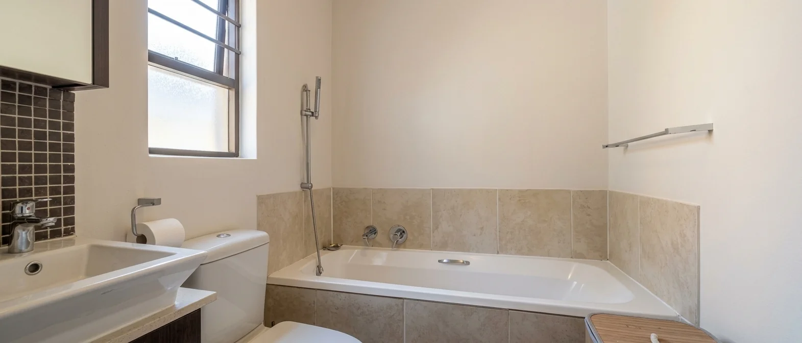 Charming & Modern 1 bed,1 bath Garden Apartment in a Secure Nature Reserve Estate