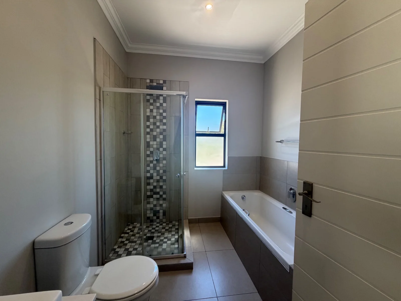 MODERN AND SECURE ....... INSIDE A SECURITY ESTATE!