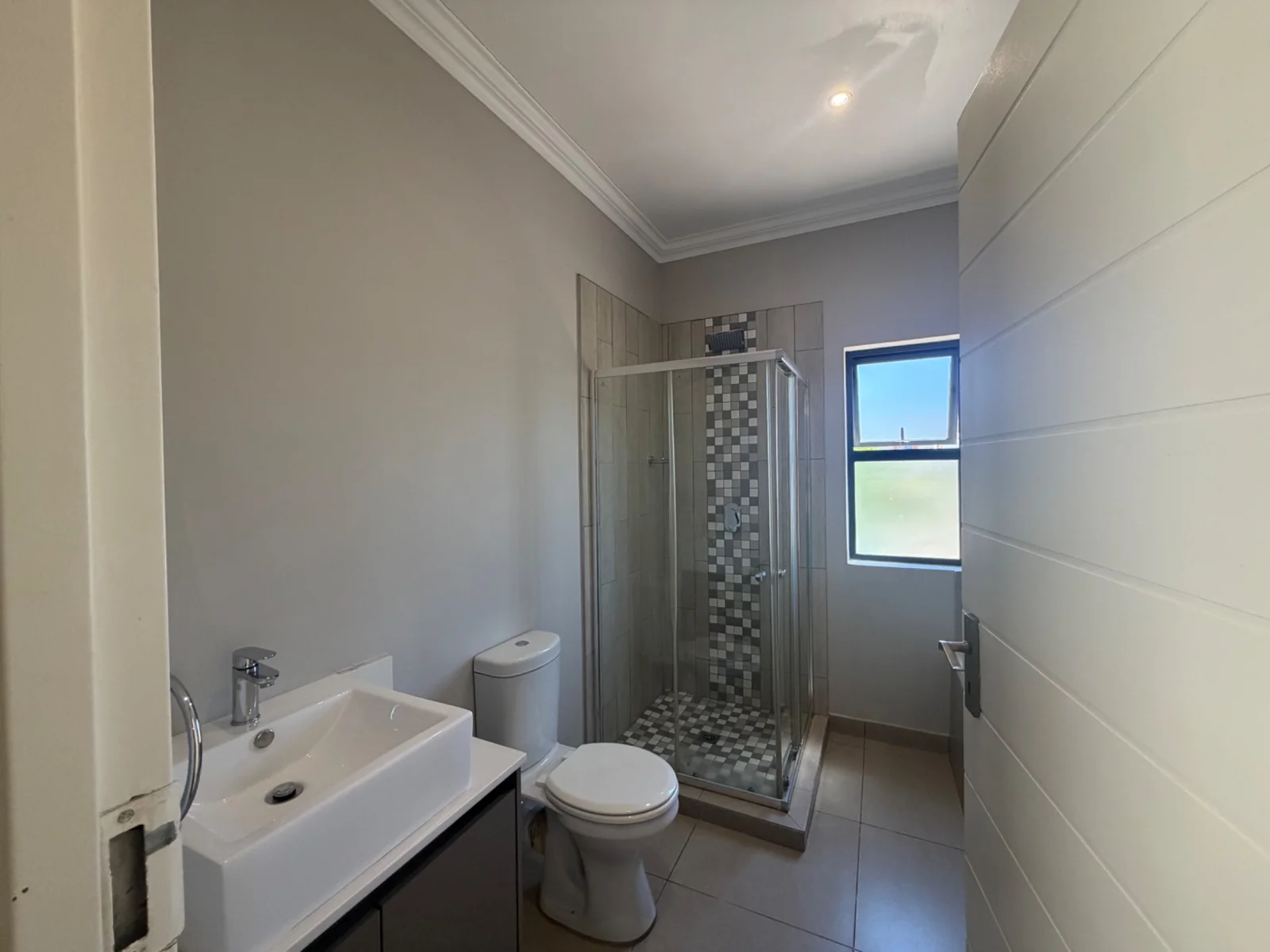 MODERN AND SECURE ....... INSIDE A SECURITY ESTATE!