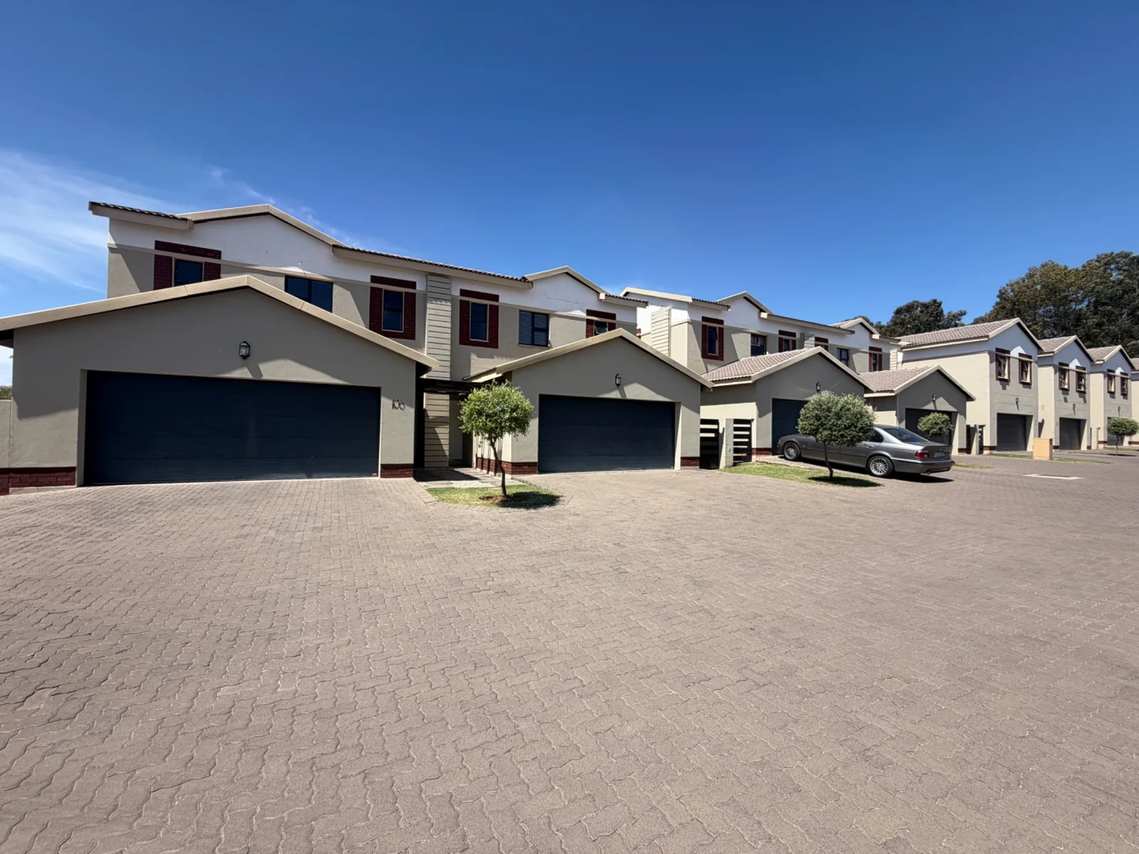 MODERN AND SECURE ....... INSIDE A SECURITY ESTATE!