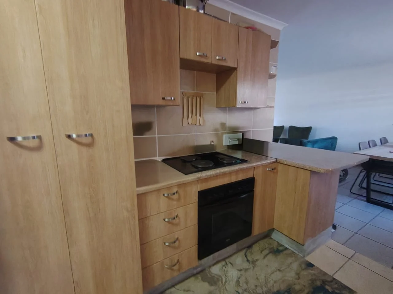 Beautifully Renovated, Spacious 183m2, 3 bedroom unit in Ruimsig Manor