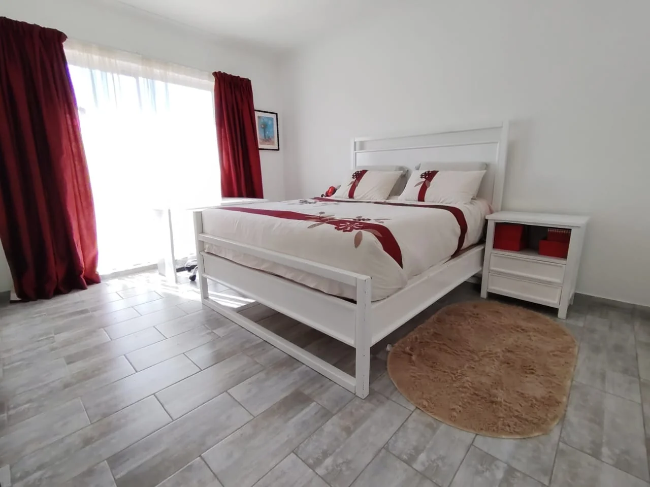 Beautifully Renovated, Spacious 183m2, 3 bedroom unit in Ruimsig Manor