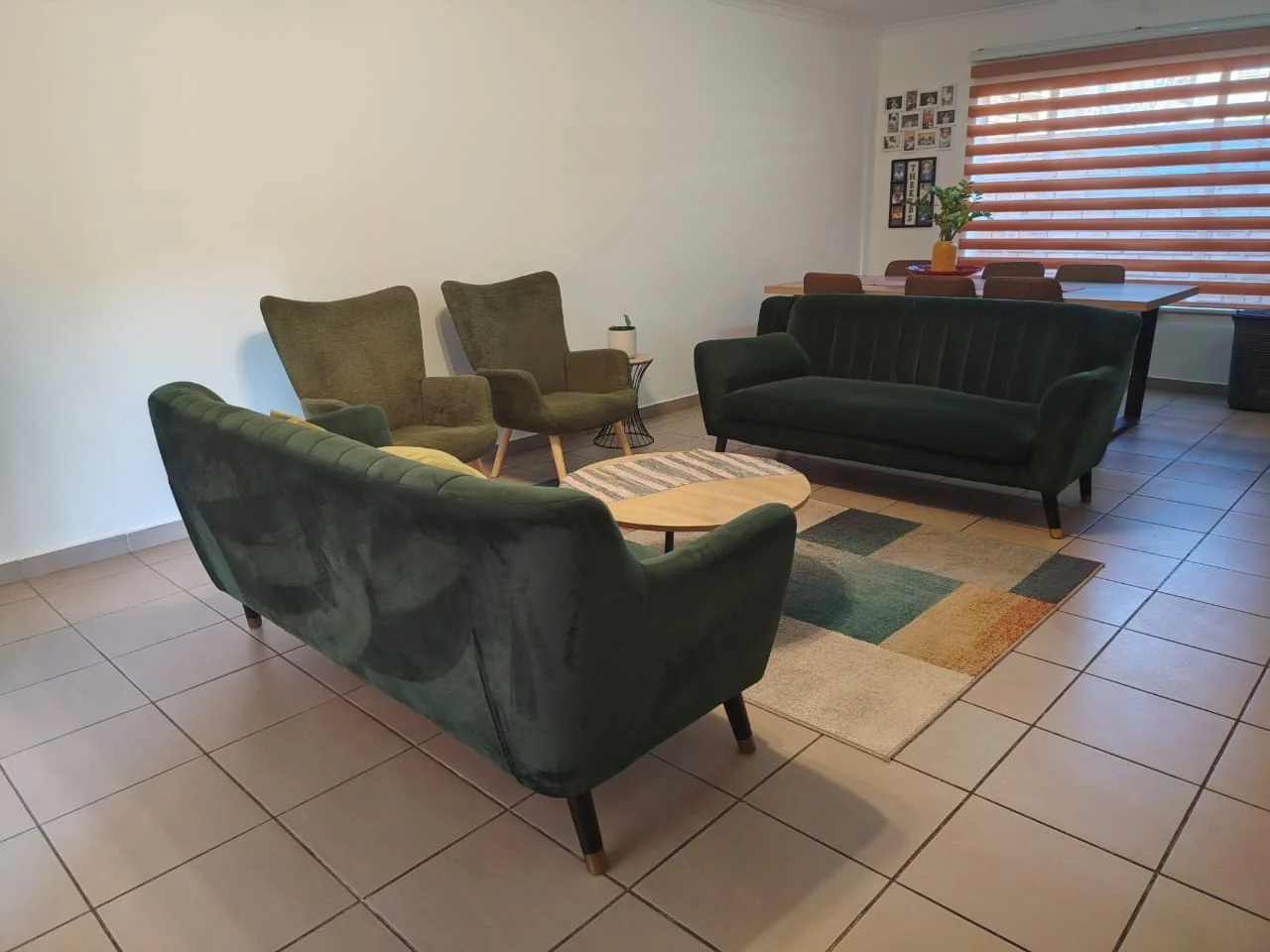 Beautifully Renovated, Spacious 183m2, 3 bedroom unit in Ruimsig Manor